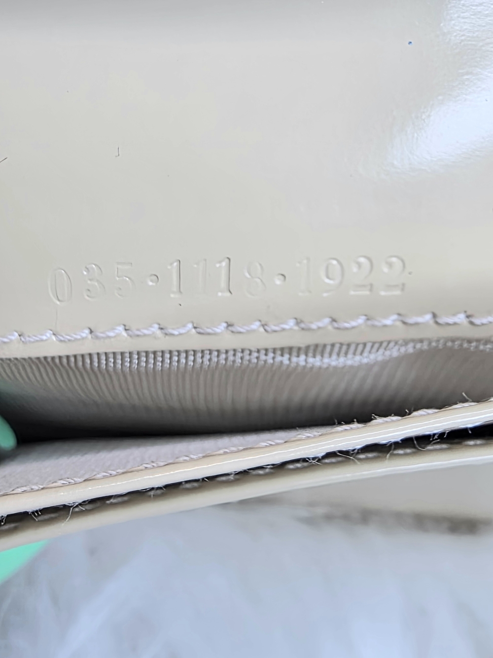 Gucci GG Wallet Interlocking Glossy/Patent Leather Slim Continental - Cream - Picture 4 of 15